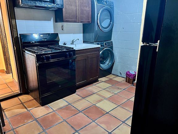 5th image of 4927 Sauquoit Ln