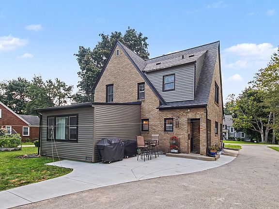 4th image of 1214 Oakleigh Rd NW