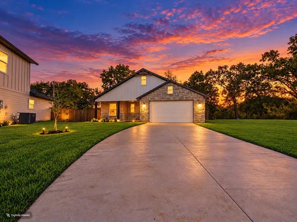 1202 Phoenix Dr, Athens, TX 75751