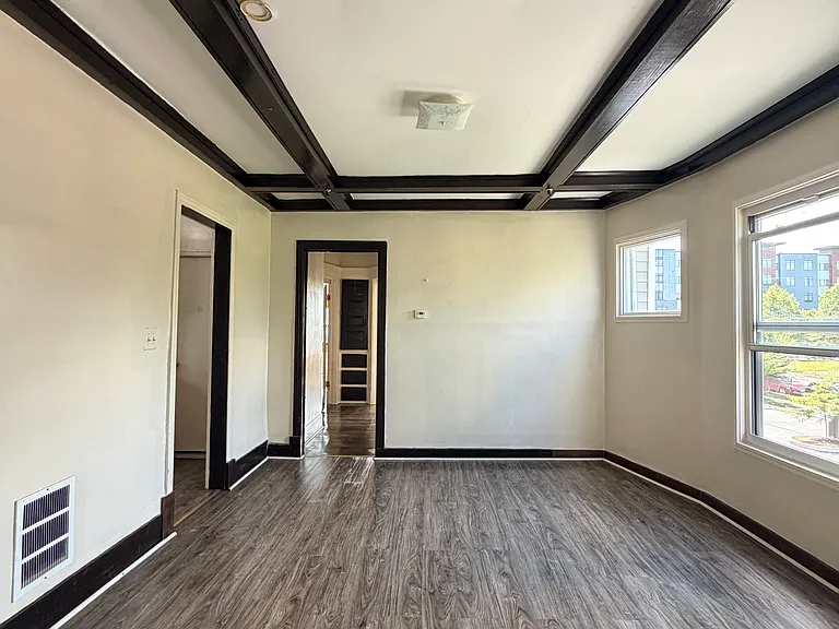 83 Edna Pl #2 — Photo 4