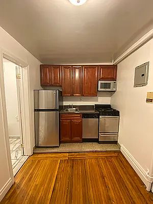 5th image of 232 W 74th St APT 1B