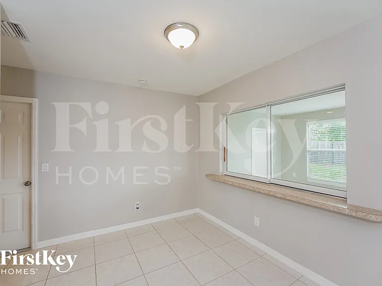 21426 Glendale Ave — Photo 4