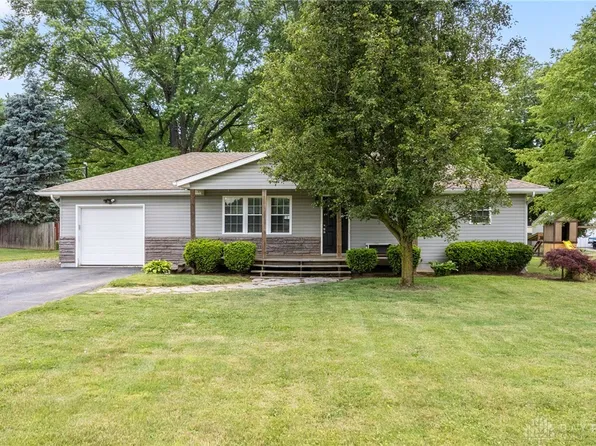 7877 Cahall Dr, Waynesville, OH 45068