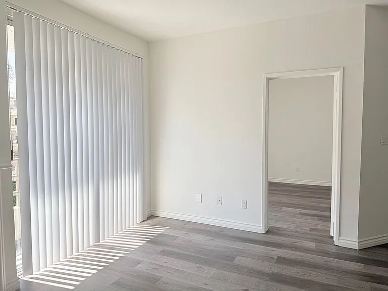 8715 Burton Way - Urban Feel Charming 2 bed 2 bath — Photo 13