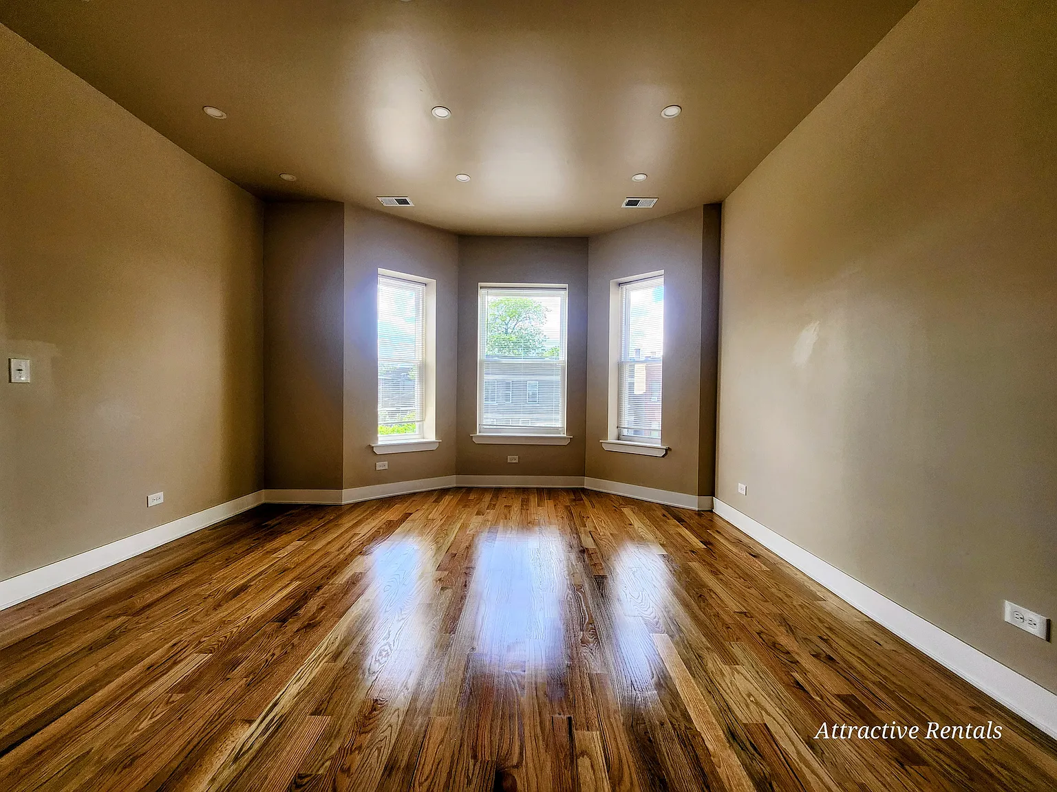 4 bed, $1,750 — Photo 1