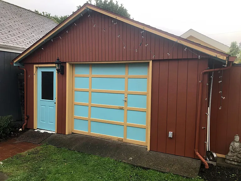 Garage with six private storage lockers
