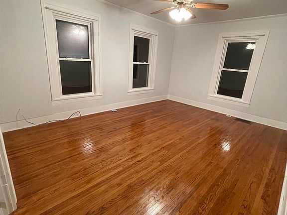5th image of 402 W Main St