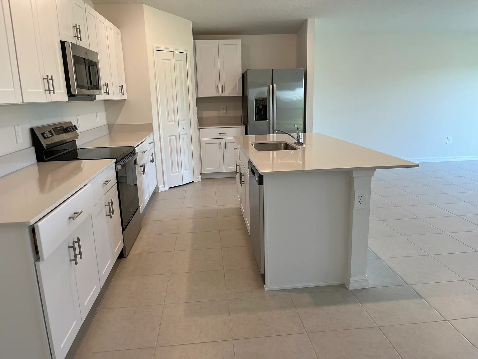4 bed, 2174 sqft, $3,200 — Photo 2
