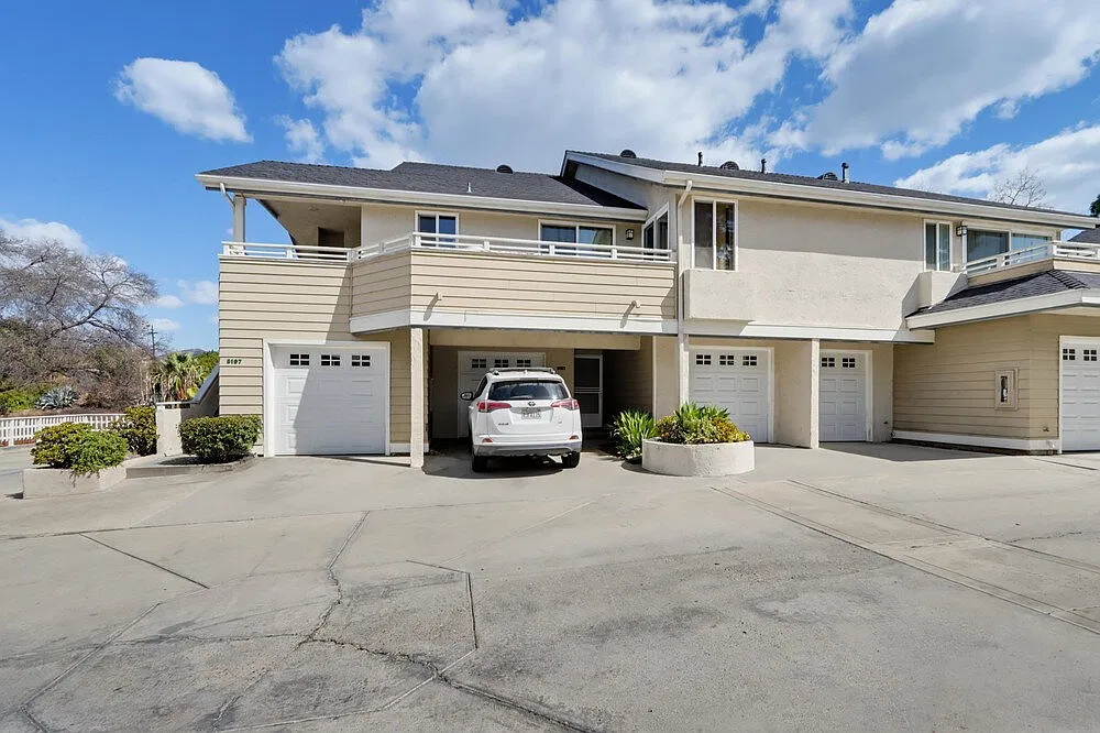 3 bed, 2.5 bath, 1573 sqft, $3,900 — Photo 3