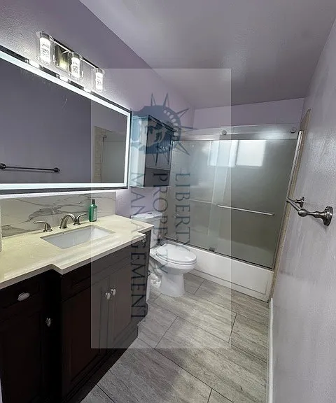 10757 N Armstrong Ave — Photo 9
