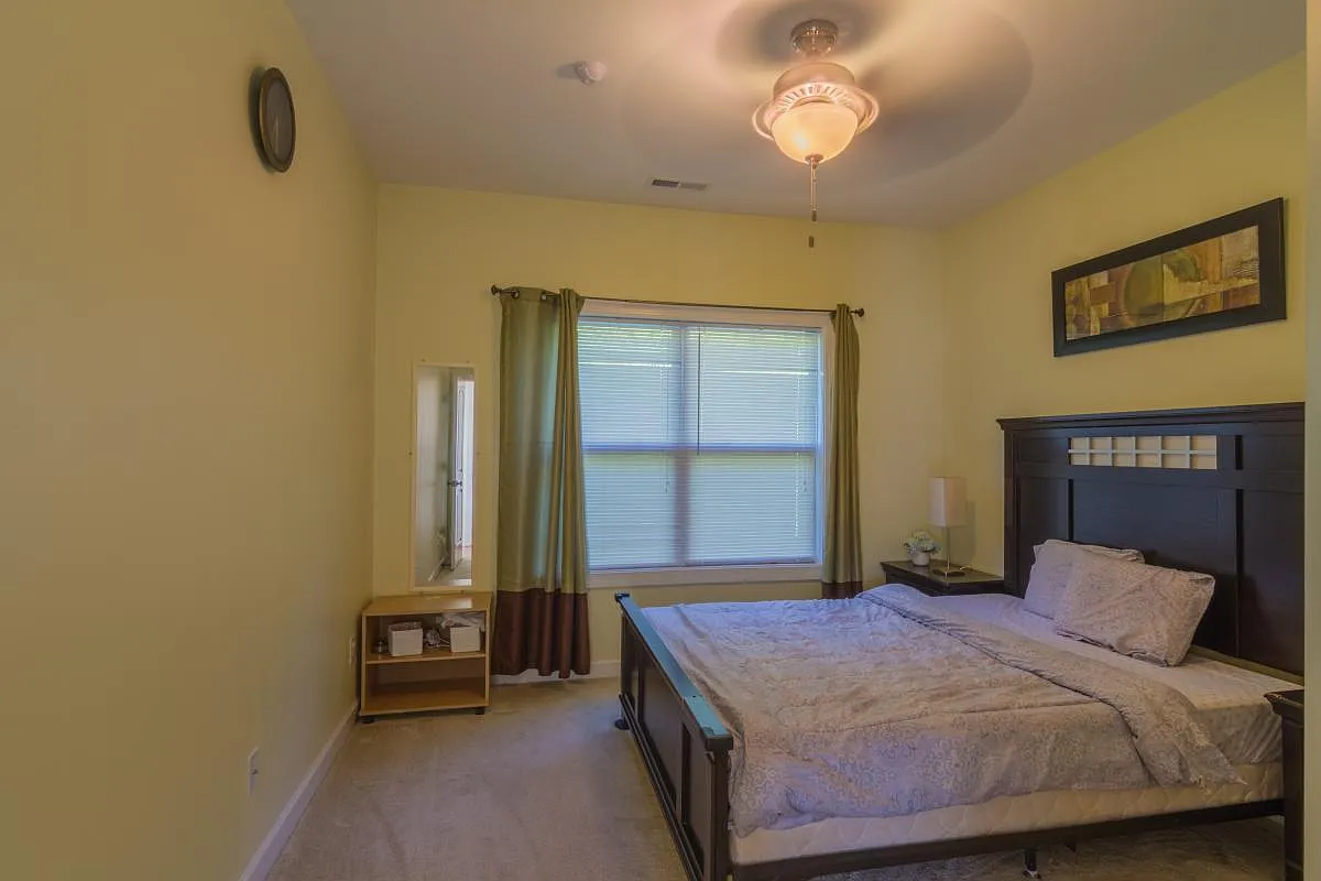 5 bed, 2919 sqft, $3,250 — Photo 3