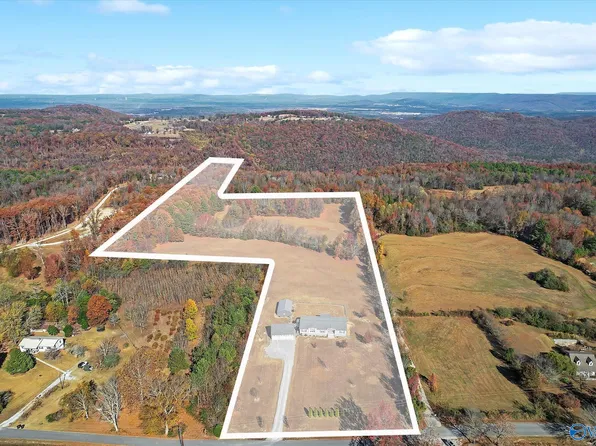 152 Hamner Dr, Laceys Spring, AL 35754