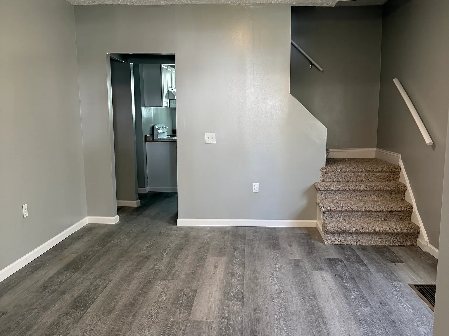 3 bed, 1092 sqft, $1,195 — Photo 2