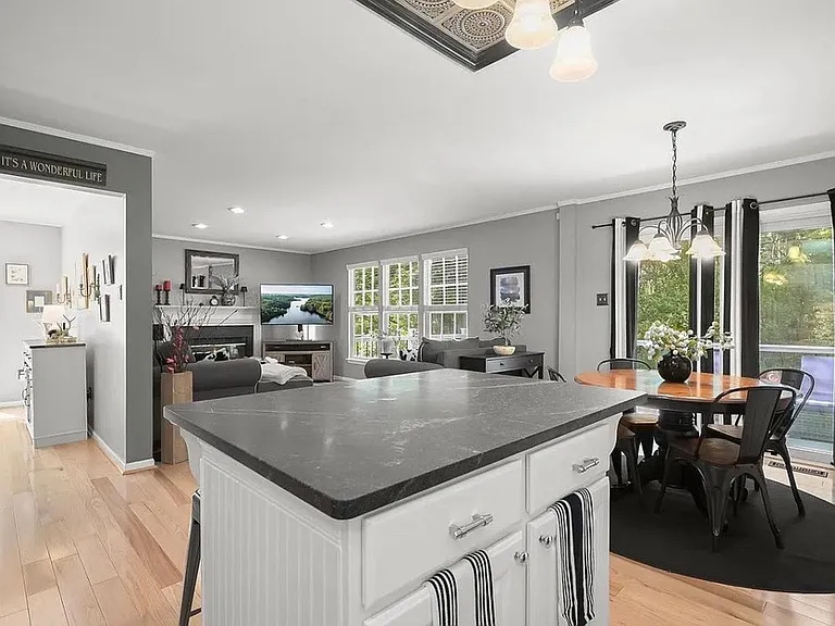 Kitchen center island
