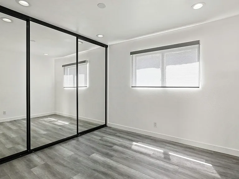 900 W College St #4 — Photo 10