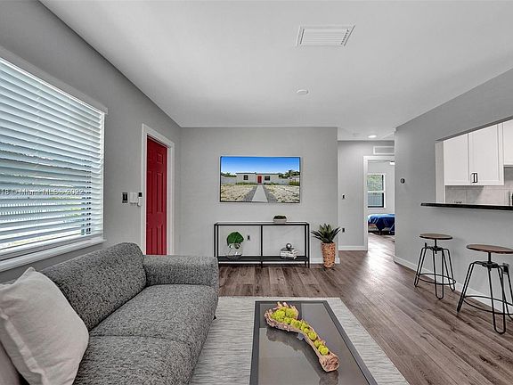 4th image of 840 NW 122nd St #0