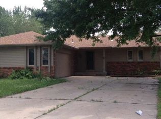 1505 N Derby Hills Ct, Derby, KS 67037