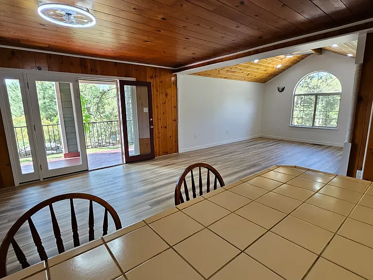 1155 Swanson Ln — Photo 6