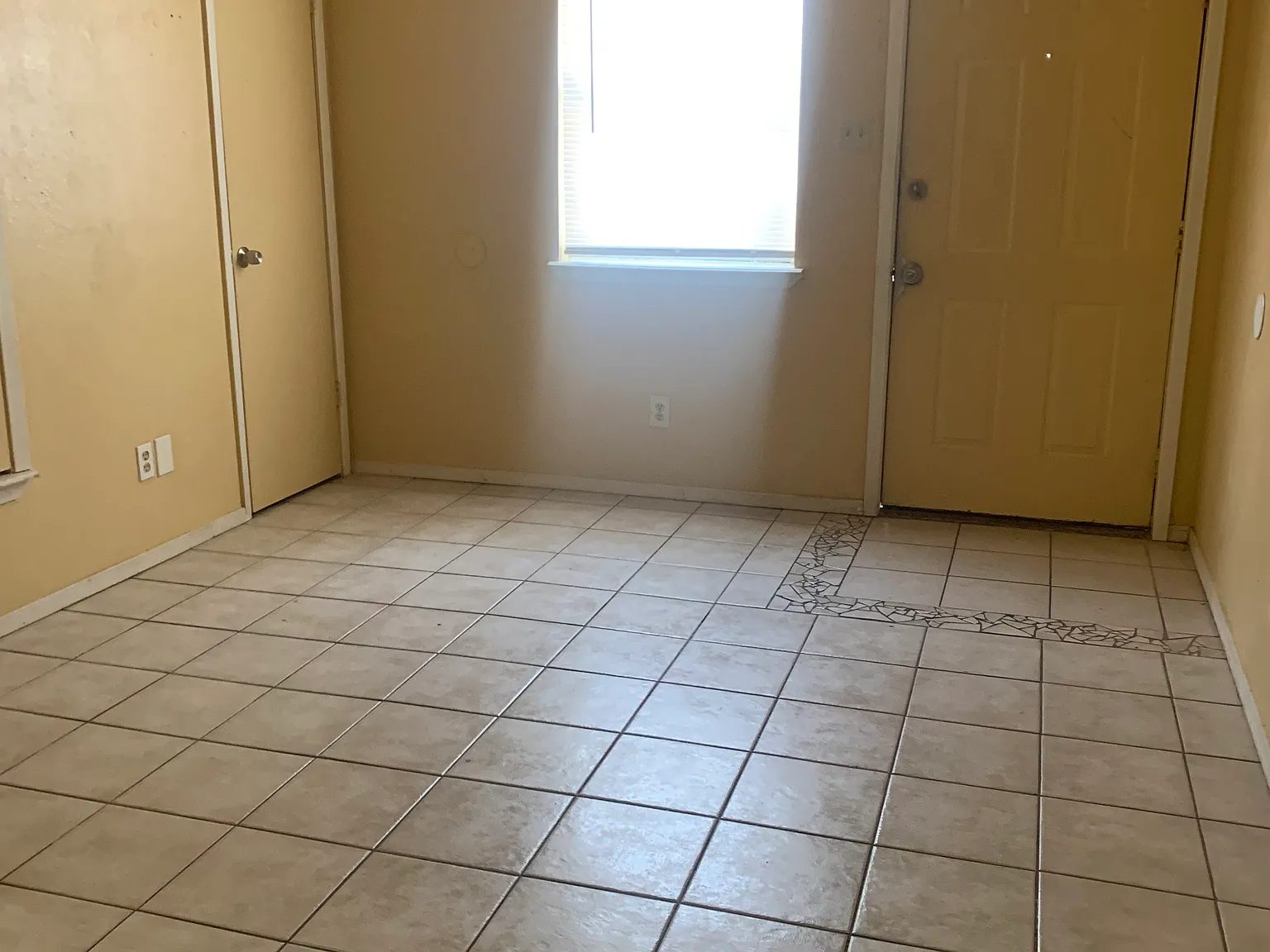 2 bed, 750 sqft, $750 — Photo 2
