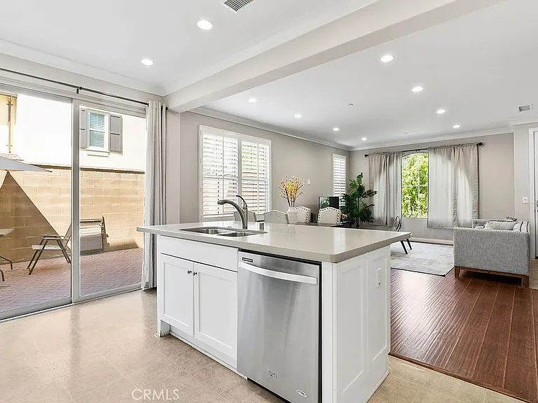 101 Thornhurst — Photo 9