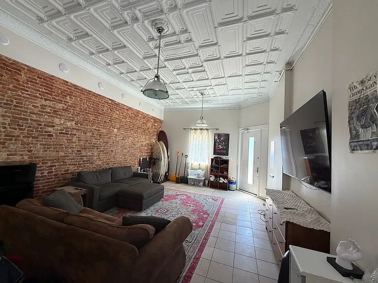 2920 Elliott St — Photo 4