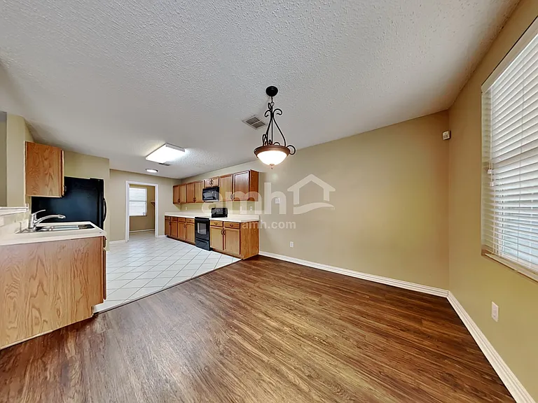 1404 Sunflower Ct — Photo 5