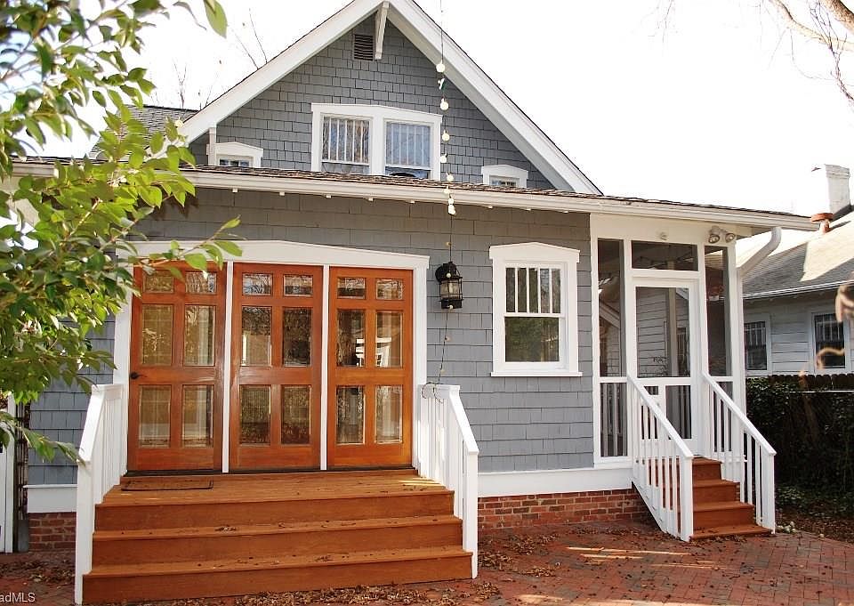 1st image of 906 Olive St