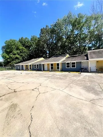 2 bed, 1.5 bath, 895 sqft, $850 — Photo 2