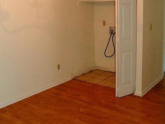2nd image of 511 Mystic Dr APT C