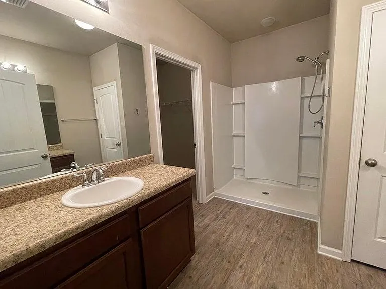 186 Cornelia St — Photo 14