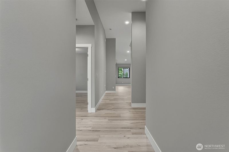 4th image of 1037 SE Date Avenue #1