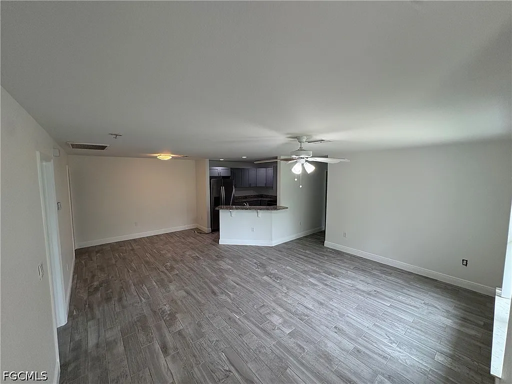 3 bed, 2.0 bath, 2487 sqft, $1,600 — Photo 3