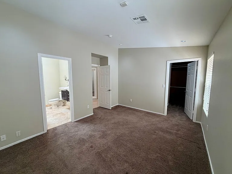 276 Heatherstone St — Photo 24