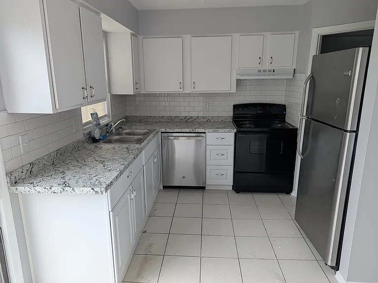 1920 E Edgewood Dr E — Photo 9