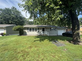2010 W Hilltop Dr, Quincy, IL 62305