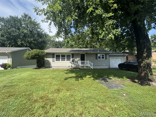 2010 W Hilltop Dr, Quincy, IL 62305