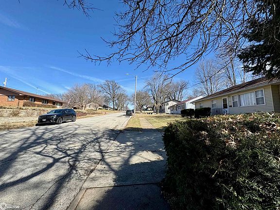 4th image of 108 E Pioneer Ave