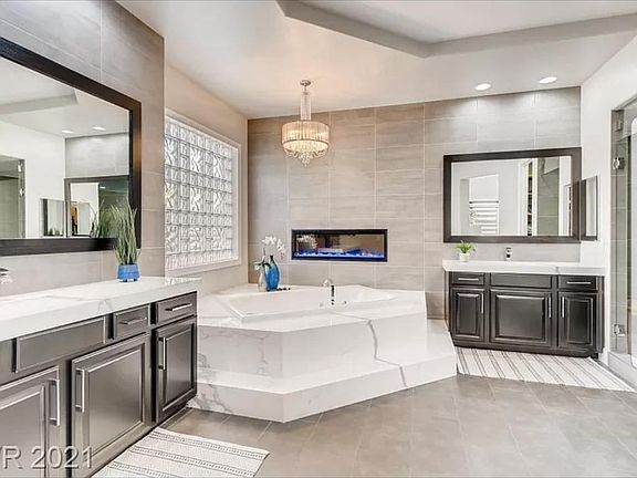 3rd image of 213 Piazza Del Verano St