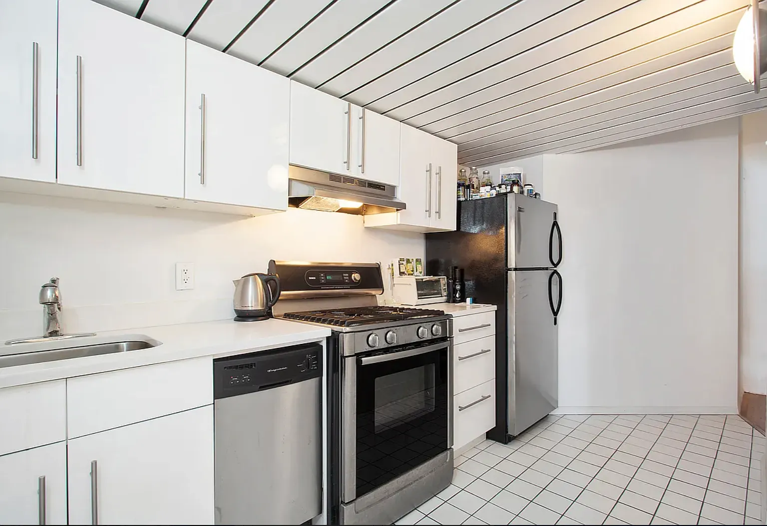 421 Hudson Street — Photo 3