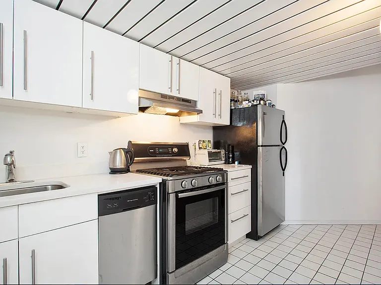421 Hudson St #508 — Photo 3