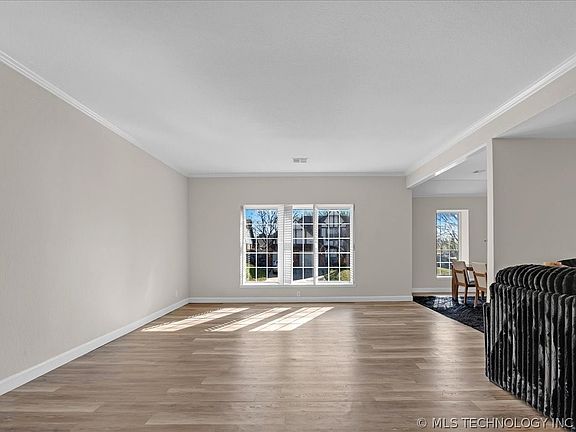 5th image of 7122 E 100th Pl