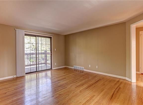 4th image of 4541 Holly St APT 4