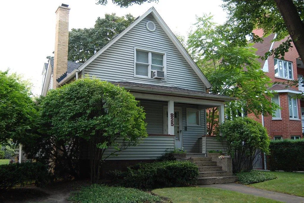 5 Bed / 3 Bath House Minutes from Northwestern University — Photo 1