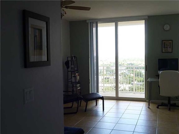 2nd image of 511 SE 5th Ave APT 1618