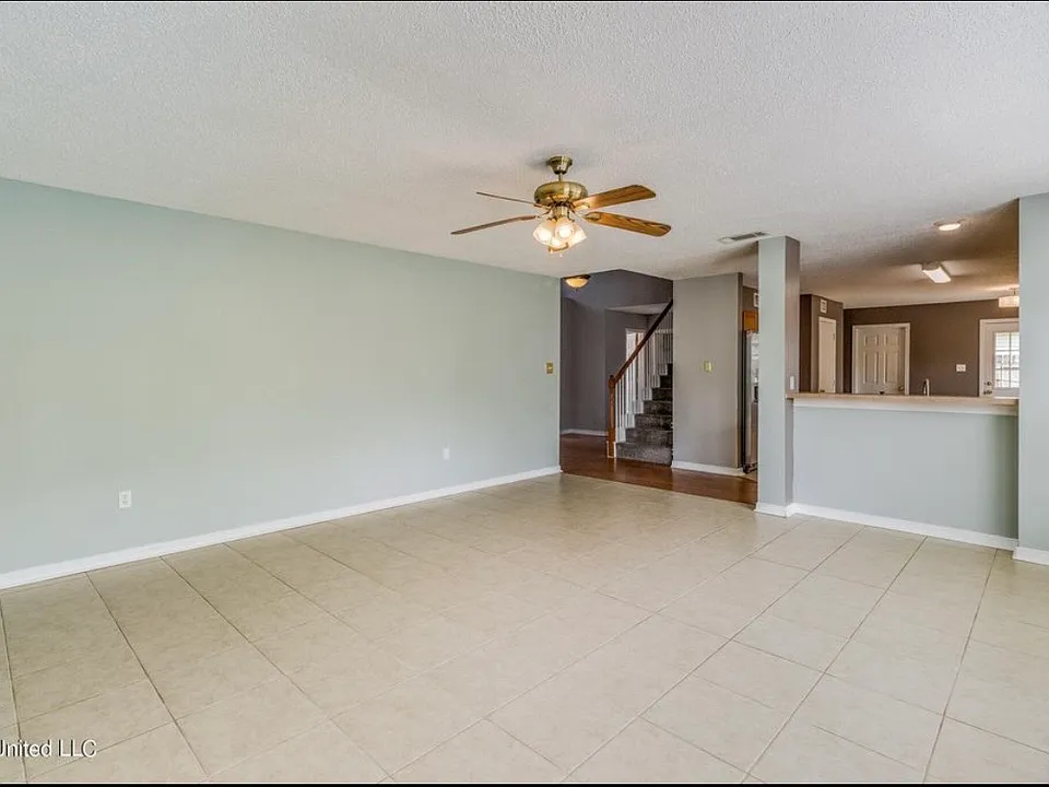 876 Kirkwood Dr