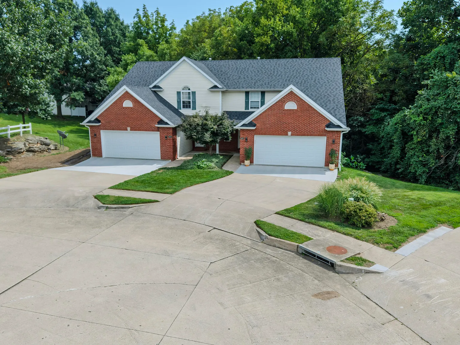 3 bed, 2.5 bath, 2200 sqft, $2,195 — Photo 3