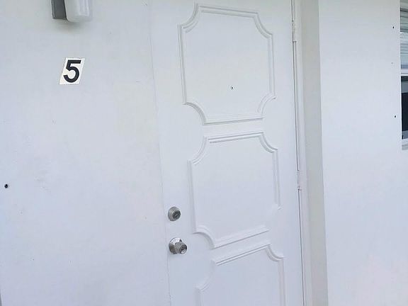 2nd image of 1733 3rd Ave N APT 5