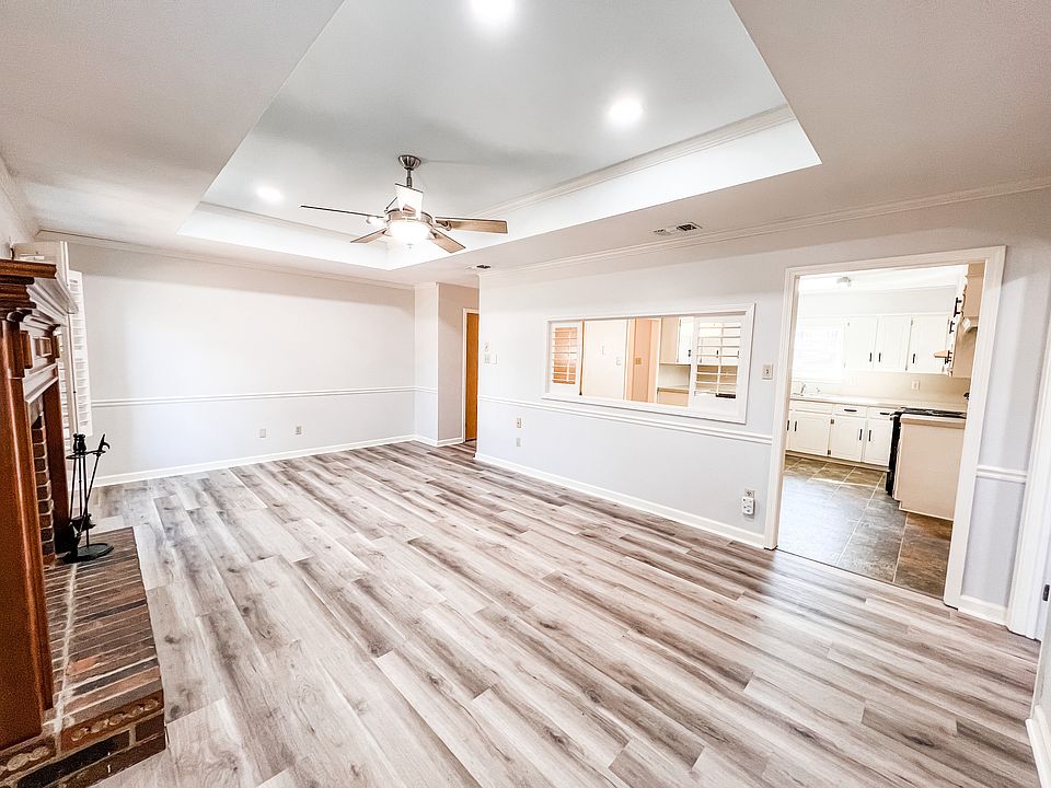 1st image of 127 Jessica Dr