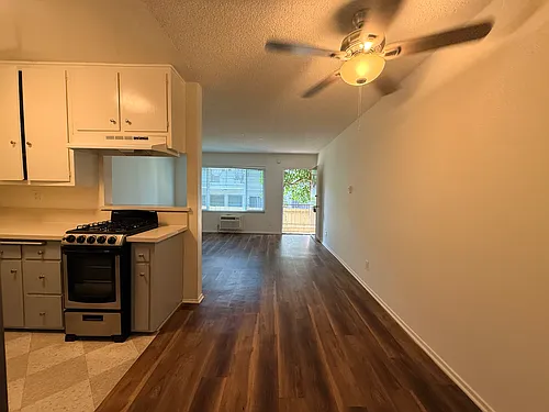 4855 Lexington Ave Photo 1