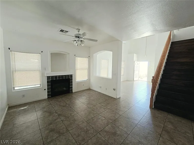 9034 W Rochelle Ave — Photo 4